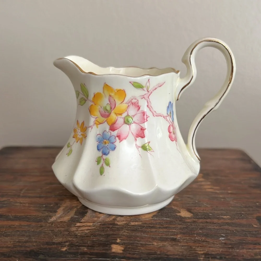 VTG | English Fine China Creamer - Picture 2 of 7